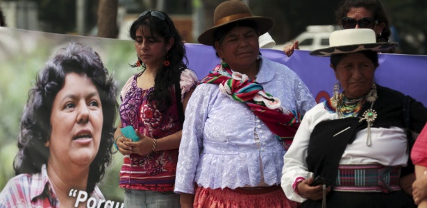 Mulher Procurando Em Lara El Salvador-40390
