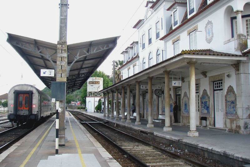 As Mulheres Na Estação Ferroviária   De Guimarães-81283